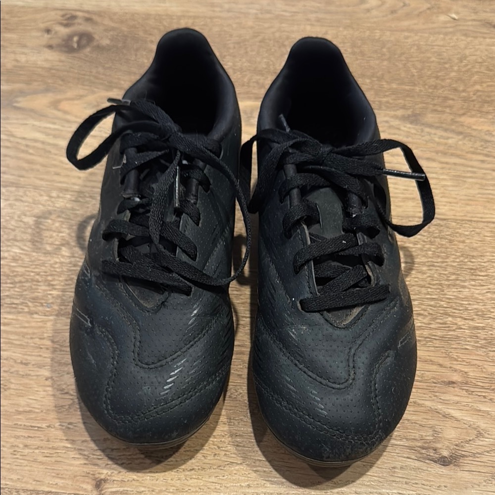 Adidas Predator Soccer Cleats. 2.5